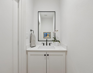 7207 Gaston Avenue - Photo Thumbnail 16