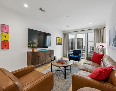 7207 Gaston Avenue - Photo Thumbnail 13