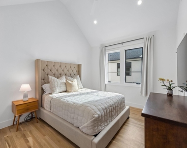 7207 Gaston Avenue - Photo Thumbnail 23