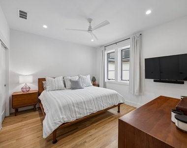 7207 Gaston Avenue - Photo Thumbnail 17