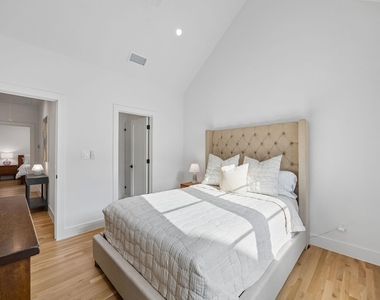 7207 Gaston Avenue - Photo Thumbnail 25