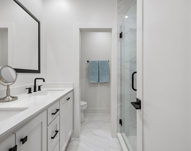 7207 Gaston Avenue - Photo Thumbnail 20