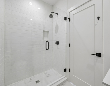 7207 Gaston Avenue - Photo Thumbnail 27