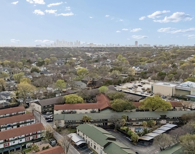 7207 Gaston Avenue - Photo Thumbnail 36