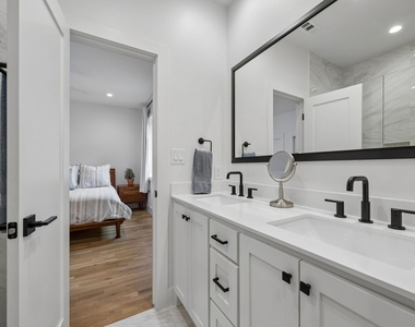 7207 Gaston Avenue - Photo Thumbnail 22
