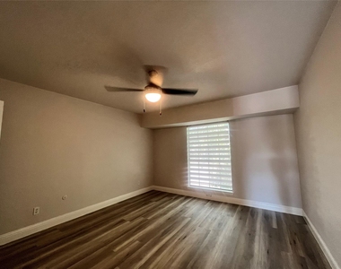 12888 Montfort Drive - Photo Thumbnail 10
