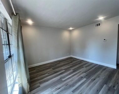 12888 Montfort Drive - Photo Thumbnail 12