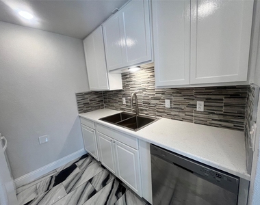12888 Montfort Drive - Photo Thumbnail 4