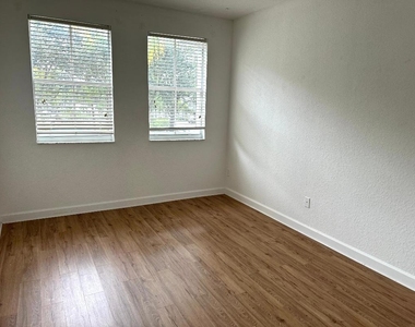 2307 Shoma Lane - Photo Thumbnail 6