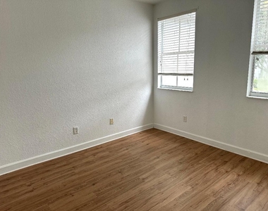 2307 Shoma Lane - Photo Thumbnail 7