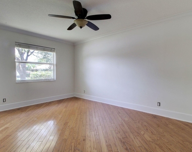 949 Greensward Lane - Photo Thumbnail 8