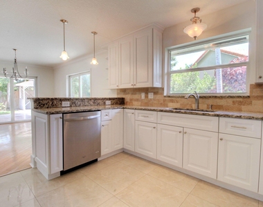 949 Greensward Lane - Photo Thumbnail 4