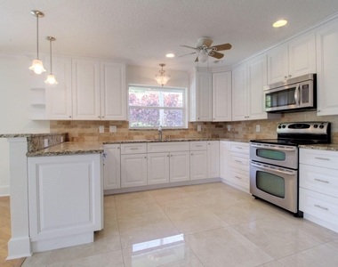 949 Greensward Lane - Photo Thumbnail 3