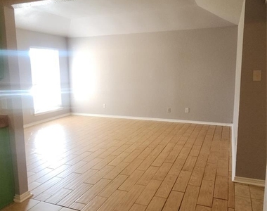 6721 Loma Vista Drive - Photo Thumbnail 9