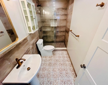 1215 Ne 17th Avenue - Photo Thumbnail 1