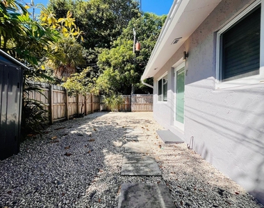 1215 Ne 17th Avenue - Photo Thumbnail 3