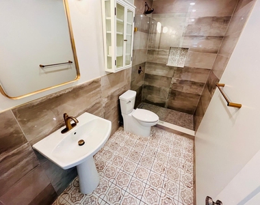 1215 Ne 17th Avenue - Photo Thumbnail 6