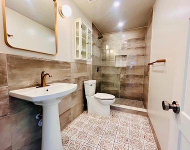 1215 Ne 17th Avenue - Photo Thumbnail 7