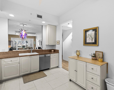 9 Harbour Isle Drive E - Photo Thumbnail 4