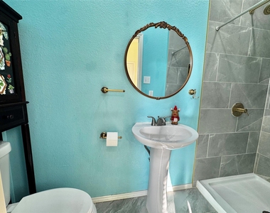 829 John Peter Way - Photo Thumbnail 5