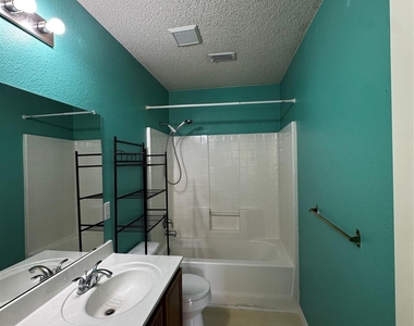 829 John Peter Way - Photo Thumbnail 13