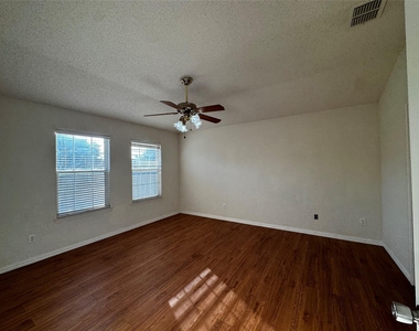 829 John Peter Way - Photo Thumbnail 8