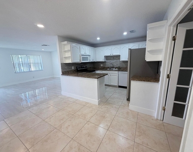 11260 Nw 39th Street - Photo Thumbnail 7