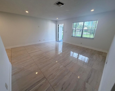 11260 Nw 39th Street - Photo Thumbnail 5