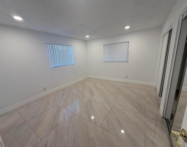 11260 Nw 39th Street - Photo Thumbnail 2