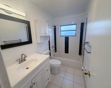11260 Nw 39th Street - Photo Thumbnail 3