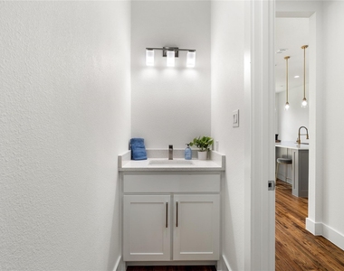 907 Saint George Place - Photo Thumbnail 14