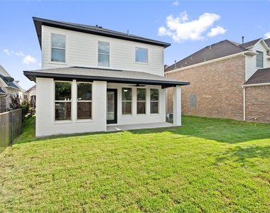 907 Saint George Place - Photo Thumbnail 29