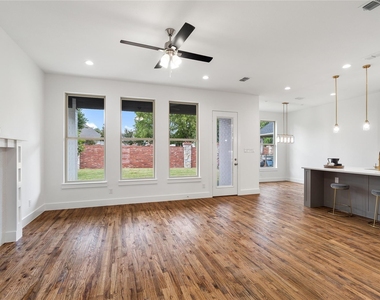 907 Saint George Place - Photo Thumbnail 7