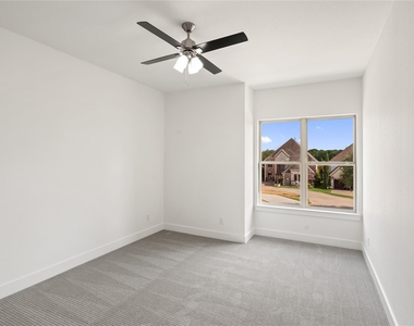 907 Saint George Place - Photo Thumbnail 23