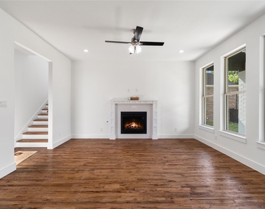 907 Saint George Place - Photo Thumbnail 5