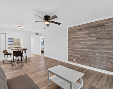 2121 W Woolbright Road - Photo Thumbnail 8