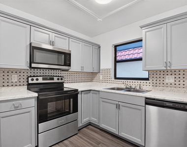 2121 W Woolbright Road - Photo Thumbnail 10