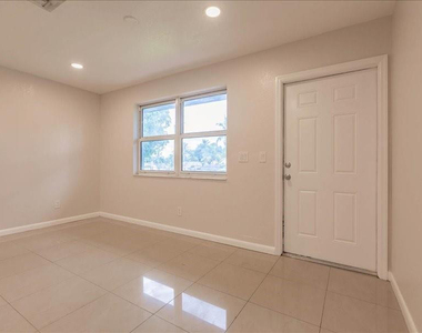 5201 Nw 17th Court - Photo Thumbnail 15