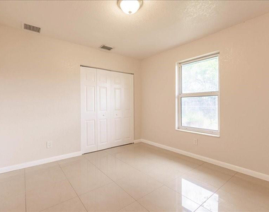 5201 Nw 17th Court - Photo Thumbnail 8