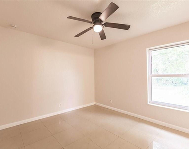 5201 Nw 17th Court - Photo Thumbnail 14