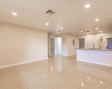 5201 Nw 17th Court - Photo Thumbnail 16