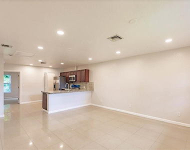 5201 Nw 17th Court - Photo Thumbnail 17