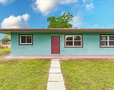 5201 Nw 17th Court - Photo Thumbnail 2