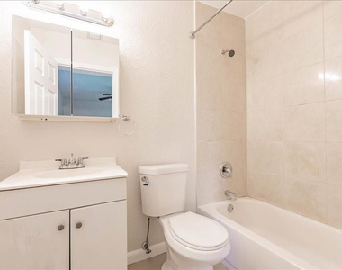 5201 Nw 17th Court - Photo Thumbnail 11