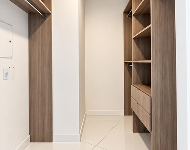 851 Ne 1st Avenue - Photo Thumbnail 9