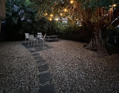 2703 Ne 6th Lane - Photo Thumbnail 7