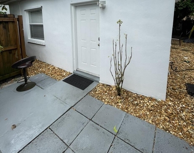 2703 Ne 6th Lane - Photo Thumbnail 8