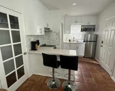 2703 Ne 6th Lane - Photo Thumbnail 6