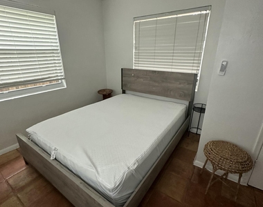 2703 Ne 6th Lane - Photo Thumbnail 5