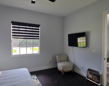 196 Sw Paar Drive - Photo Thumbnail 25